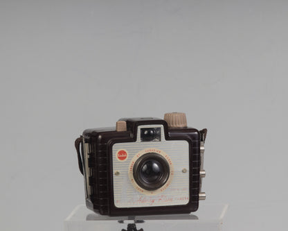 Kodak Brownie Holiday Flash avec support de flash et ampoule flash (utilise un film 127)
