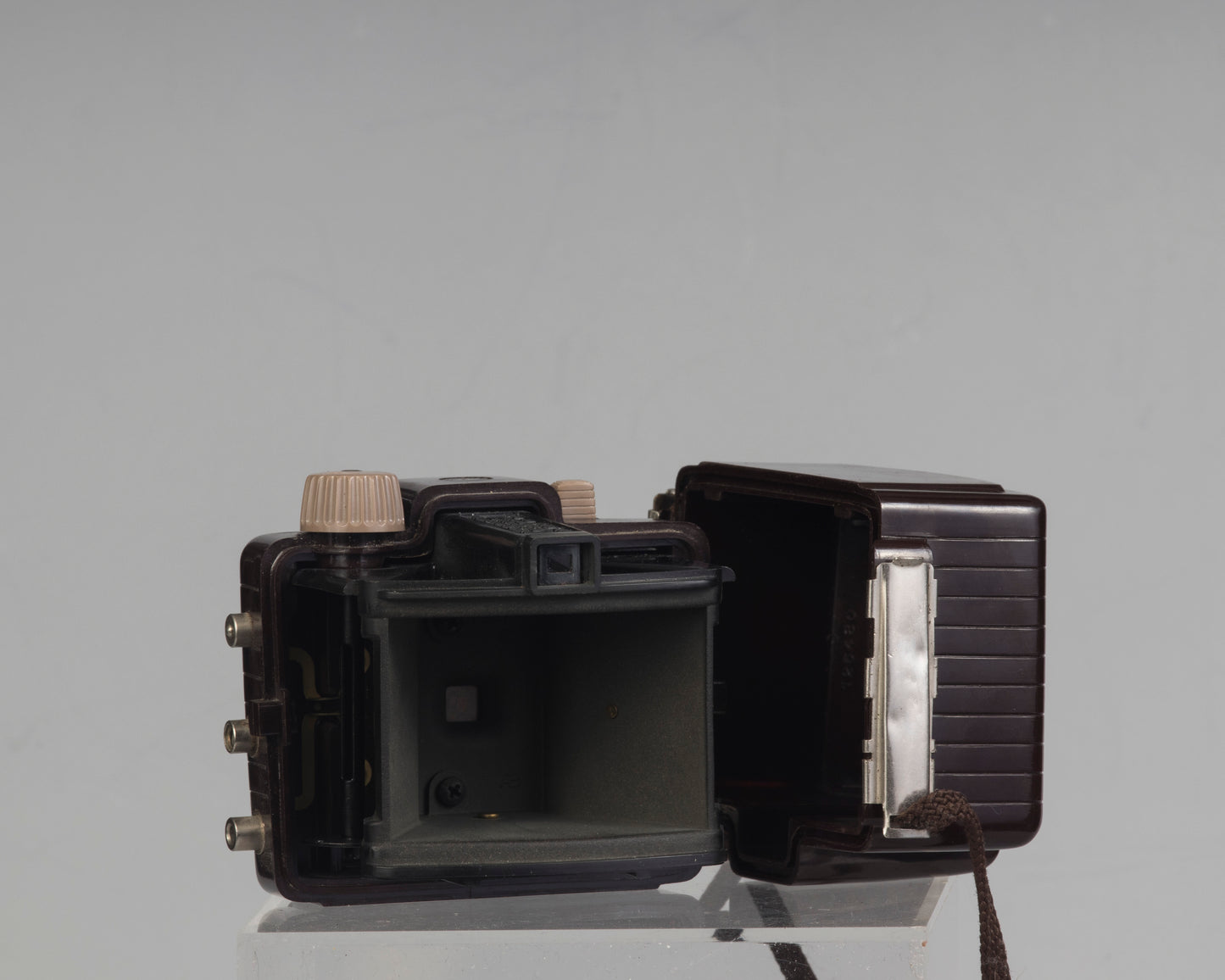 Kodak Brownie Holiday Flash avec support de flash et ampoule flash (utilise un film 127)