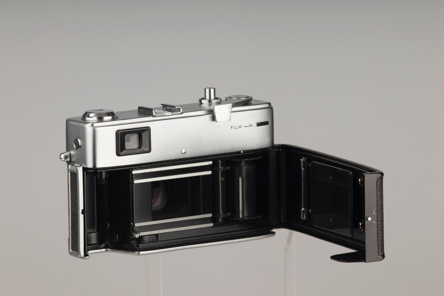 Minolta Hi-Matic 9 35mm rangefinder camera with original case