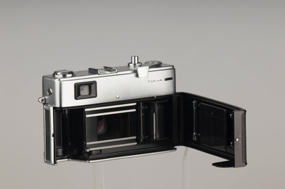 Minolta Hi-Matic 9 35mm rangefinder camera with original case