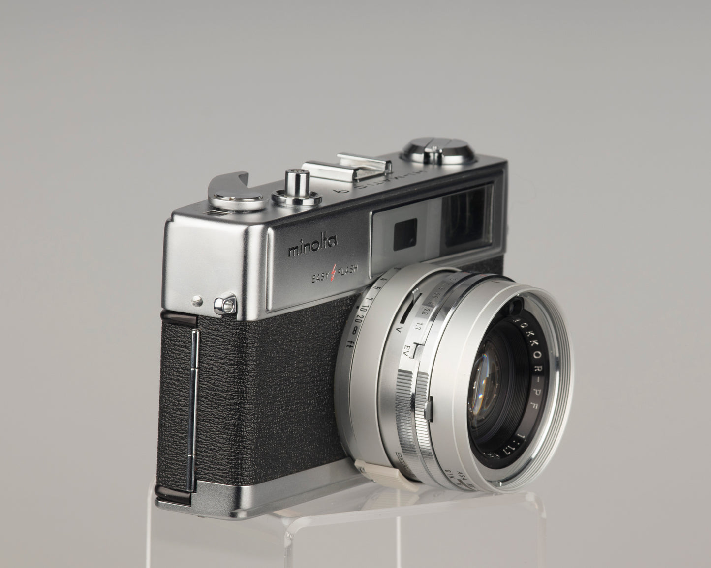 Minolta Hi-Matic 9 35mm rangefinder camera with original case