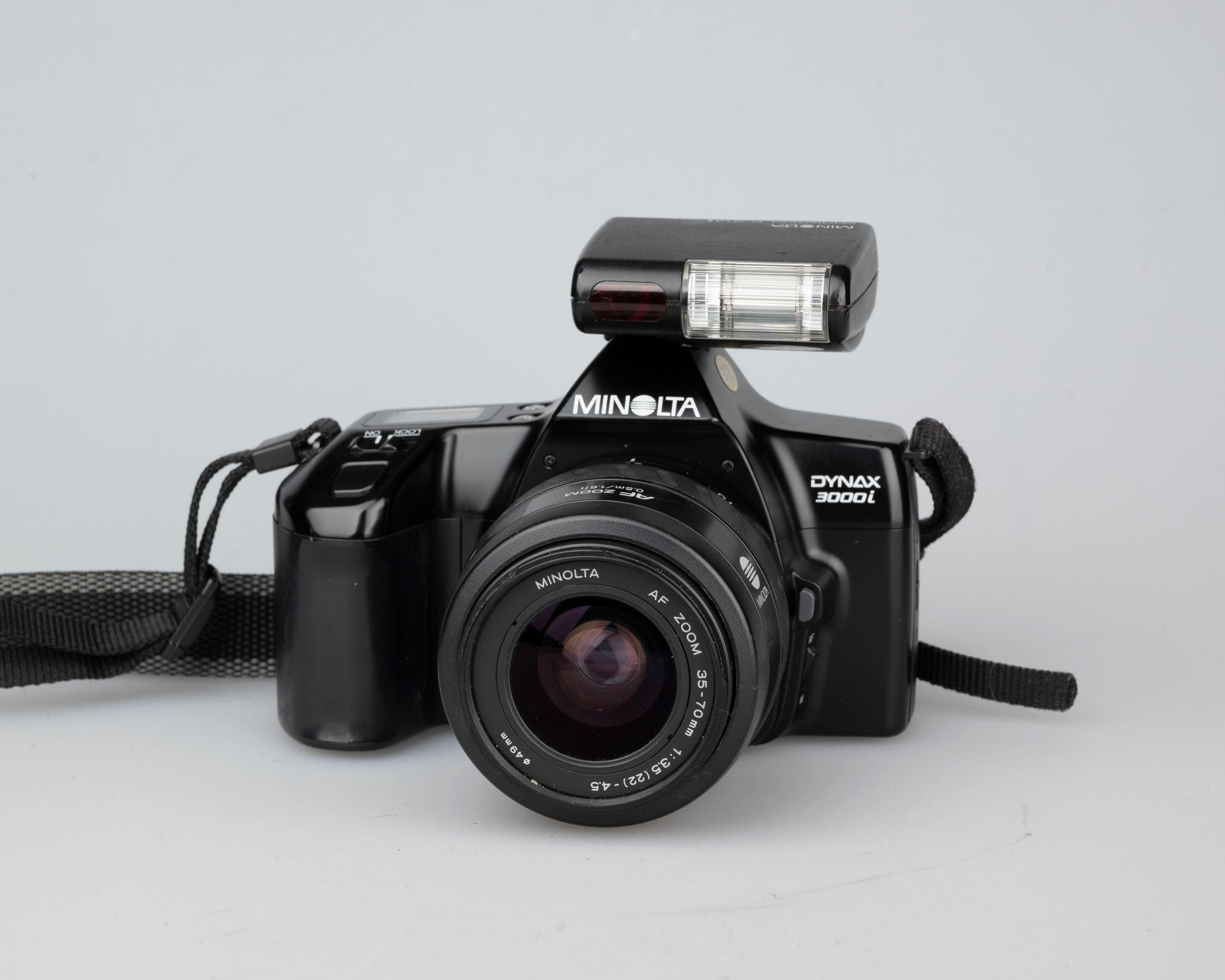Minolta Dynax 3000i 35mm SLR w/ Minolta AF Zoom 35-70mm + Program