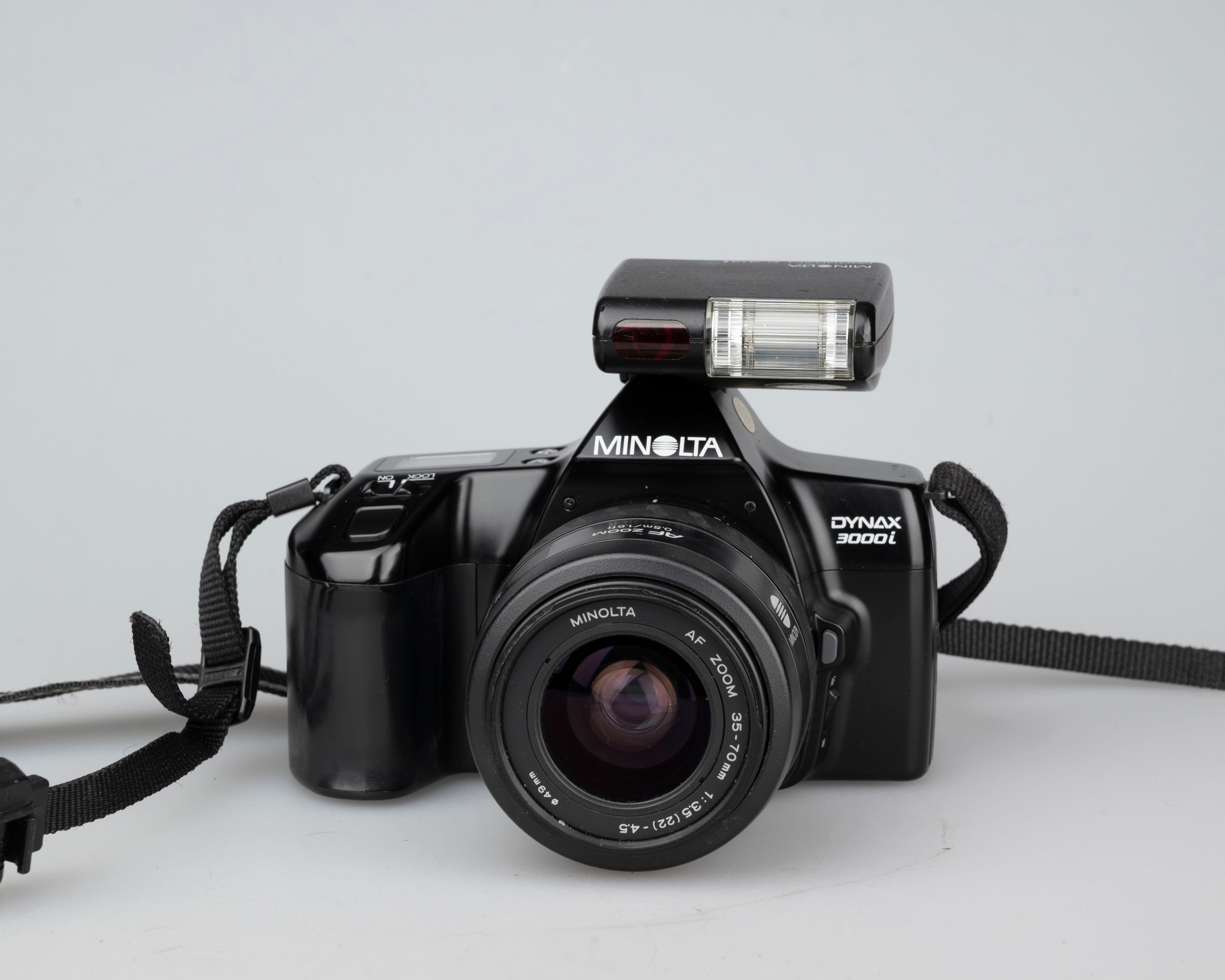 Minolta Dynax 3000i 35mm SLR w/ Minolta AF Zoom 35-70mm + Program