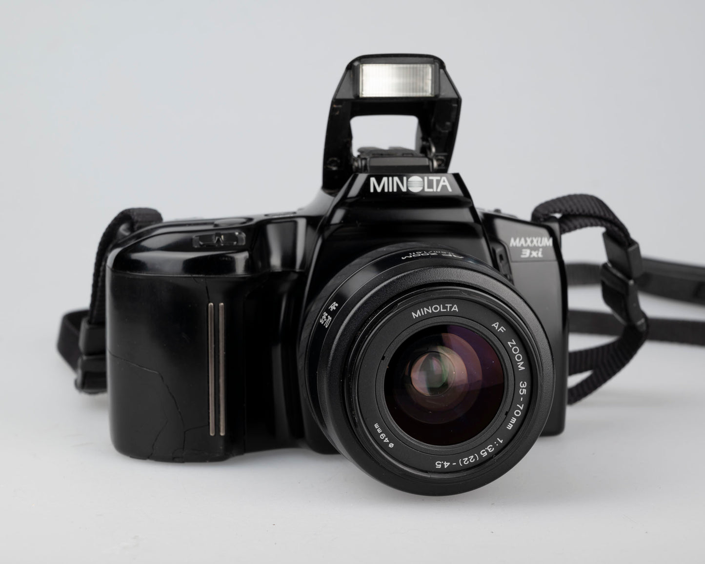 Minolta Maxxum 3xi 35mm film SLR w/ 35-70mm lens (serial 01411314)