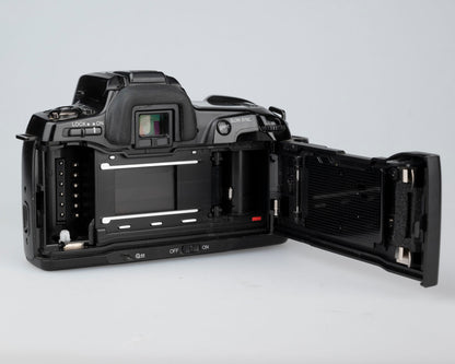 Minolta Maxxum 700si 35mm film SLR w/ Maxxum AF 35-70mm lens