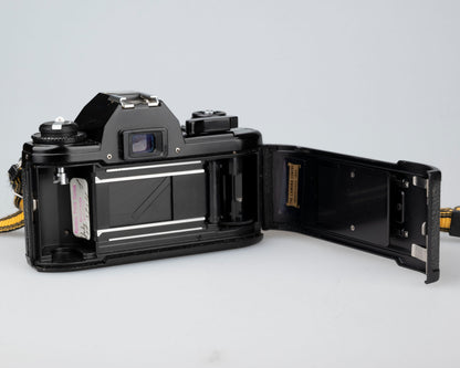 Appareil photo reflex Nikon EM 35 mm avec objectif 50 mm f1.8 et étui « toujours prêt »
