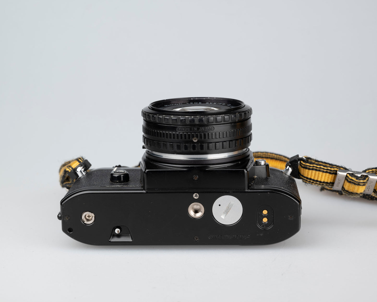 Appareil photo reflex Nikon EM 35 mm avec objectif 50 mm f1.8 et étui « toujours prêt »