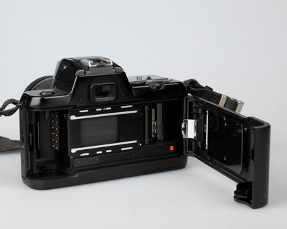 Reflex Nikon F-401S 35 mm avec objectif AF Nikkor 28-80 mm