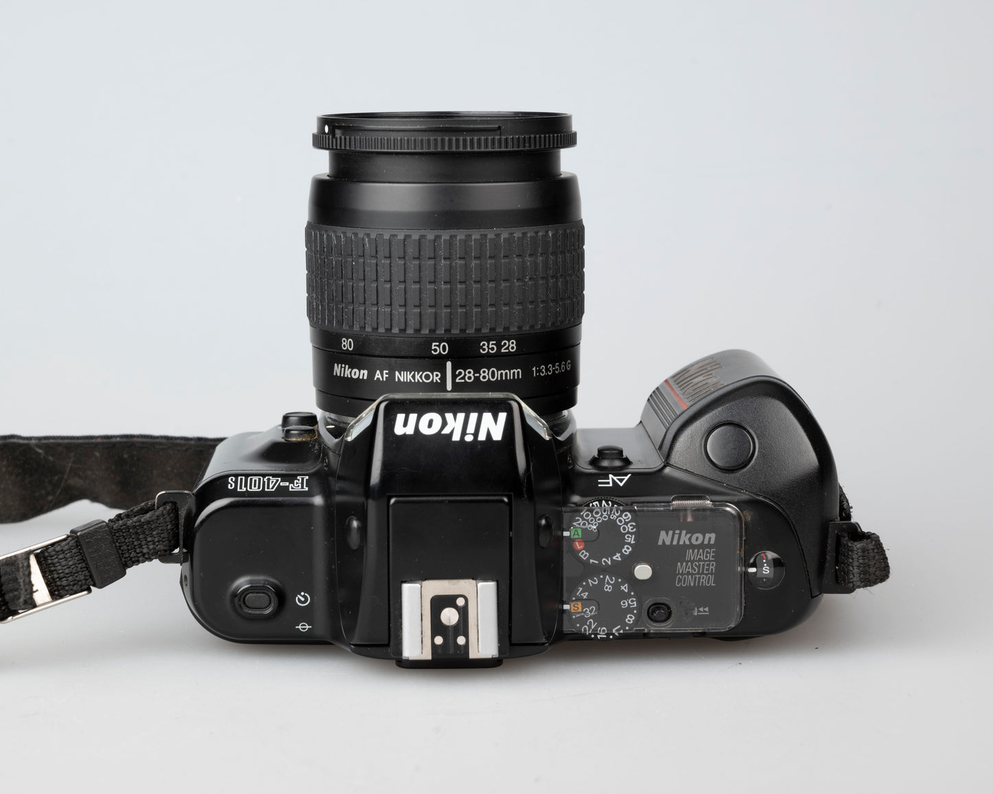 Reflex Nikon F-401S 35 mm avec objectif AF Nikkor 28-80 mm