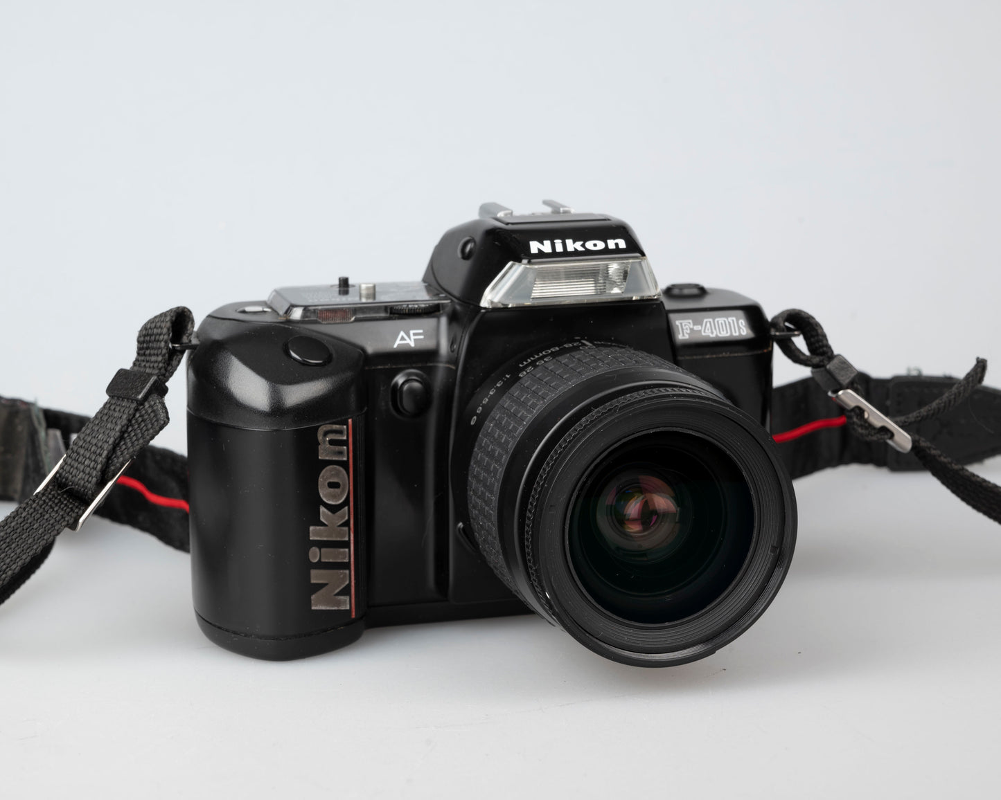 Reflex Nikon F-401S 35 mm avec objectif AF Nikkor 28-80 mm
