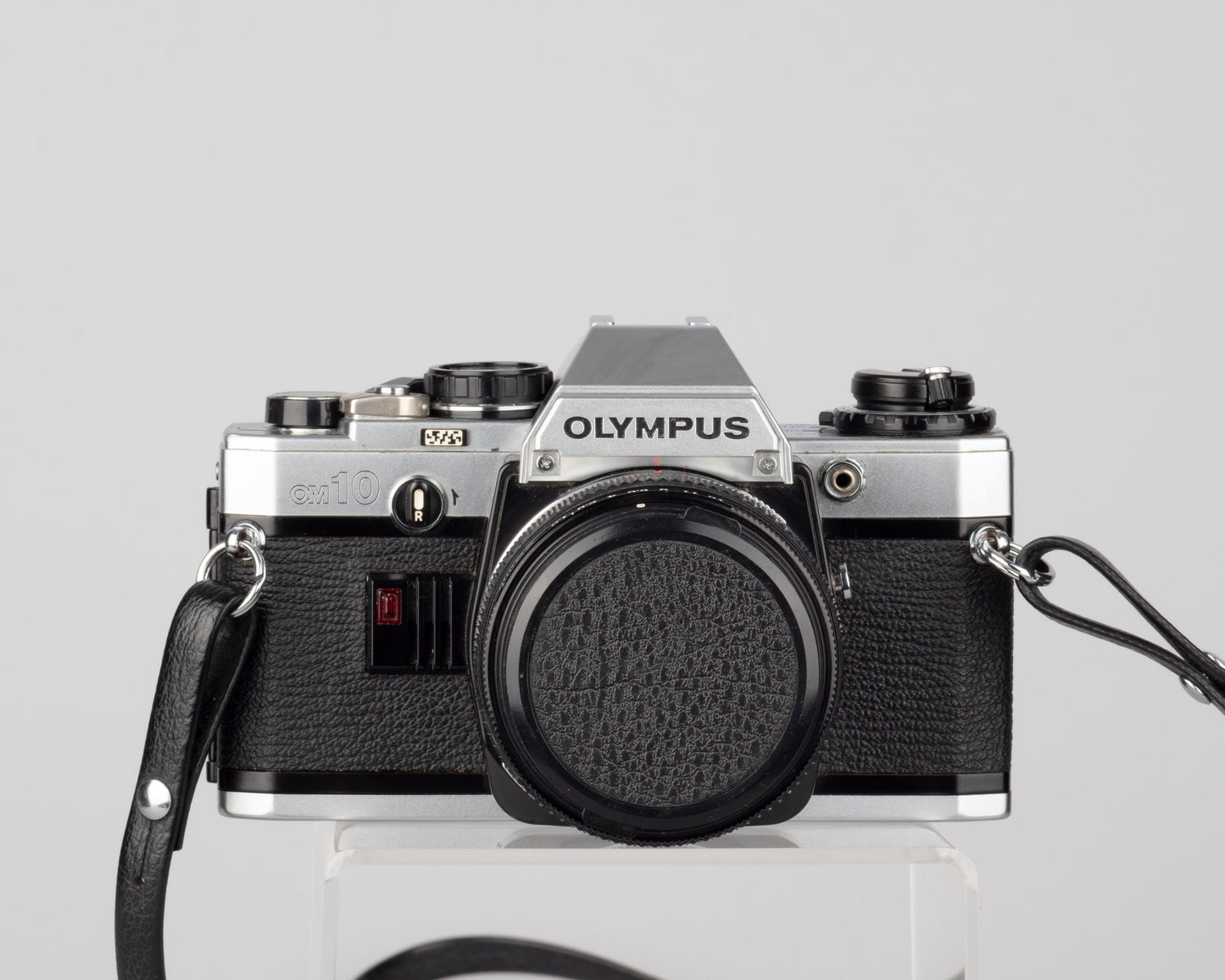Reflex Olympus OM-10 35 mm avec objectif Zuiko 50 mm f1.8 (série 2623408)