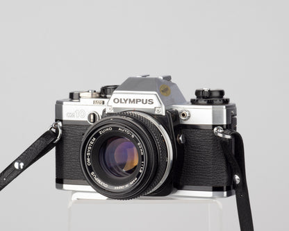 Reflex Olympus OM-10 35 mm avec objectif Zuiko 50 mm f1.8 (série 2623408)