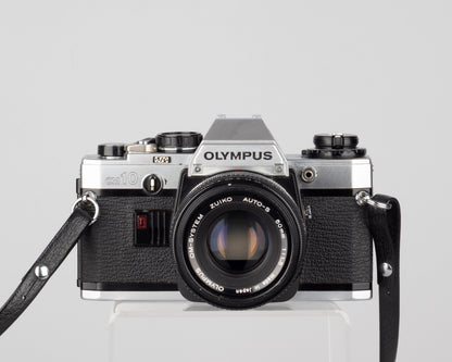 Reflex Olympus OM-10 35 mm avec objectif Zuiko 50 mm f1.8 (série 2623408)