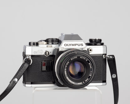 Reflex Olympus OM-10 35 mm avec objectif Zuiko 50 mm f1.8 (série 2623408)