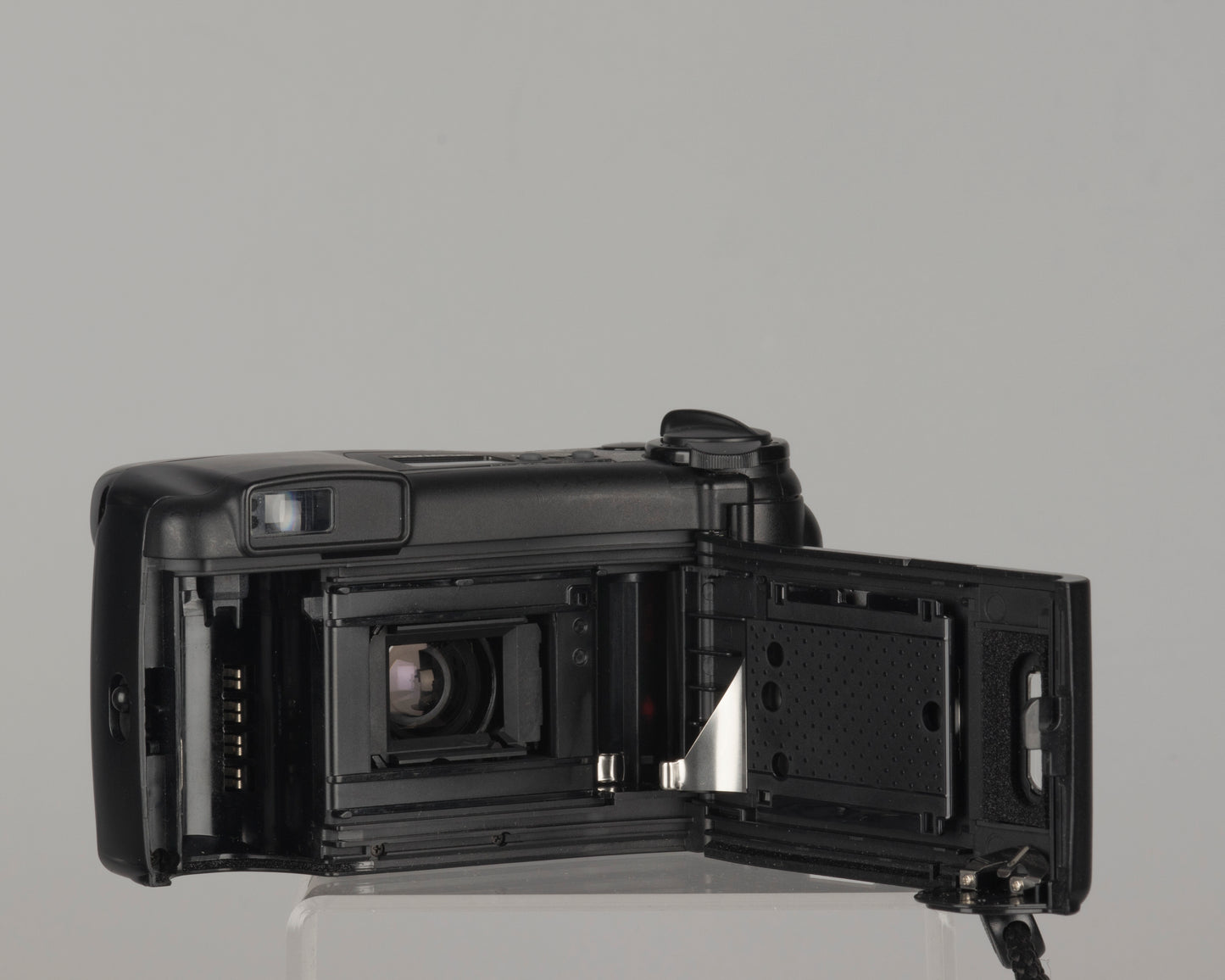 Olympus Infinity Accura Zoom 80 35mm camera with case and manual (serial 5410657)