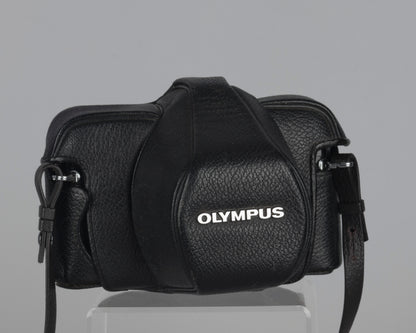 Reflex Olympus OM-1 35 mm avec objectif Zuiko 50 mm f1.8 et étui toujours prêt