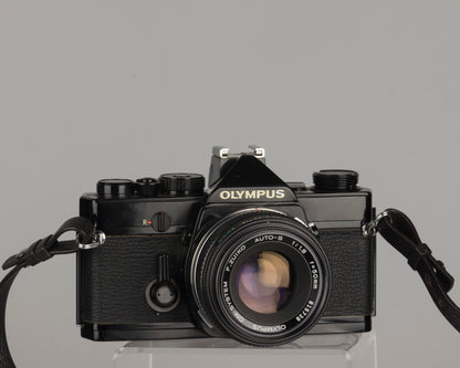 Reflex Olympus OM-1 35 mm avec objectif Zuiko 50 mm f1.8 et étui toujours prêt