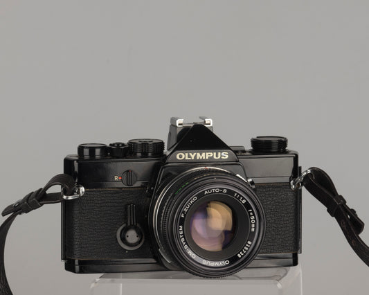 Reflex Olympus OM-1 35 mm avec objectif Zuiko 50 mm f1.8 et étui toujours prêt