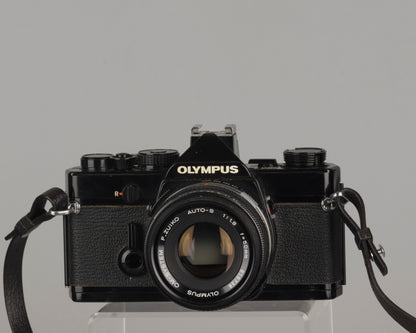 Reflex Olympus OM-1 35 mm avec objectif Zuiko 50 mm f1.8 et étui toujours prêt