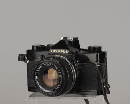 Reflex Olympus OM-1 35 mm avec objectif Zuiko 50 mm f1.8 et étui toujours prêt