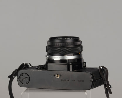 Reflex Olympus OM-1 35 mm avec objectif Zuiko 50 mm f1.8 et étui toujours prêt