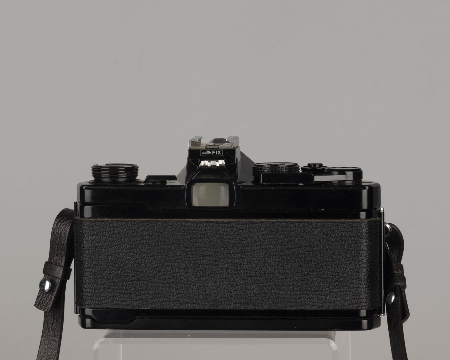 Reflex Olympus OM-1 35 mm avec objectif Zuiko 50 mm f1.8 et étui toujours prêt