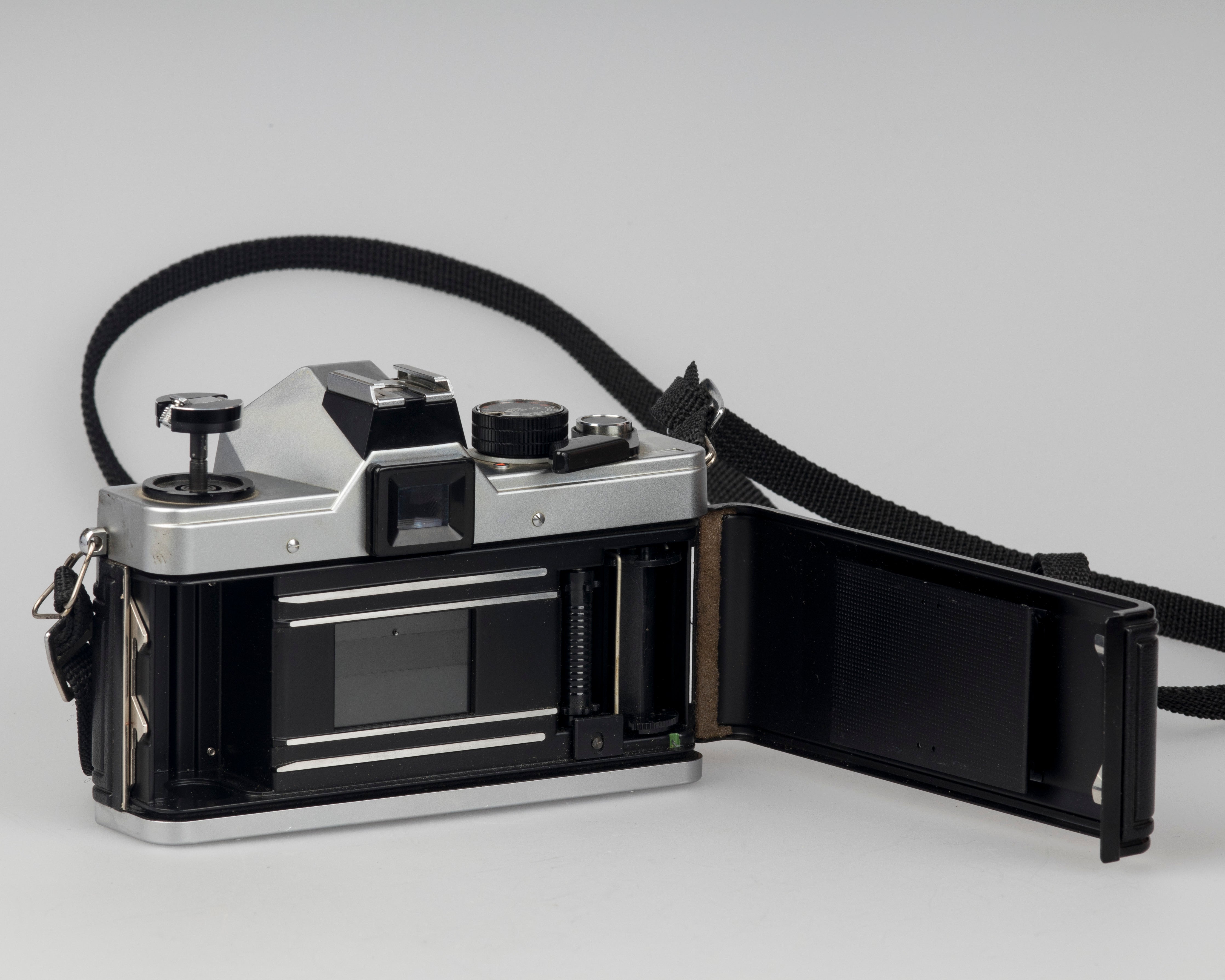 Praktica MTL 5 35mm film SLR camera with Rikenon 50mm f2 lens