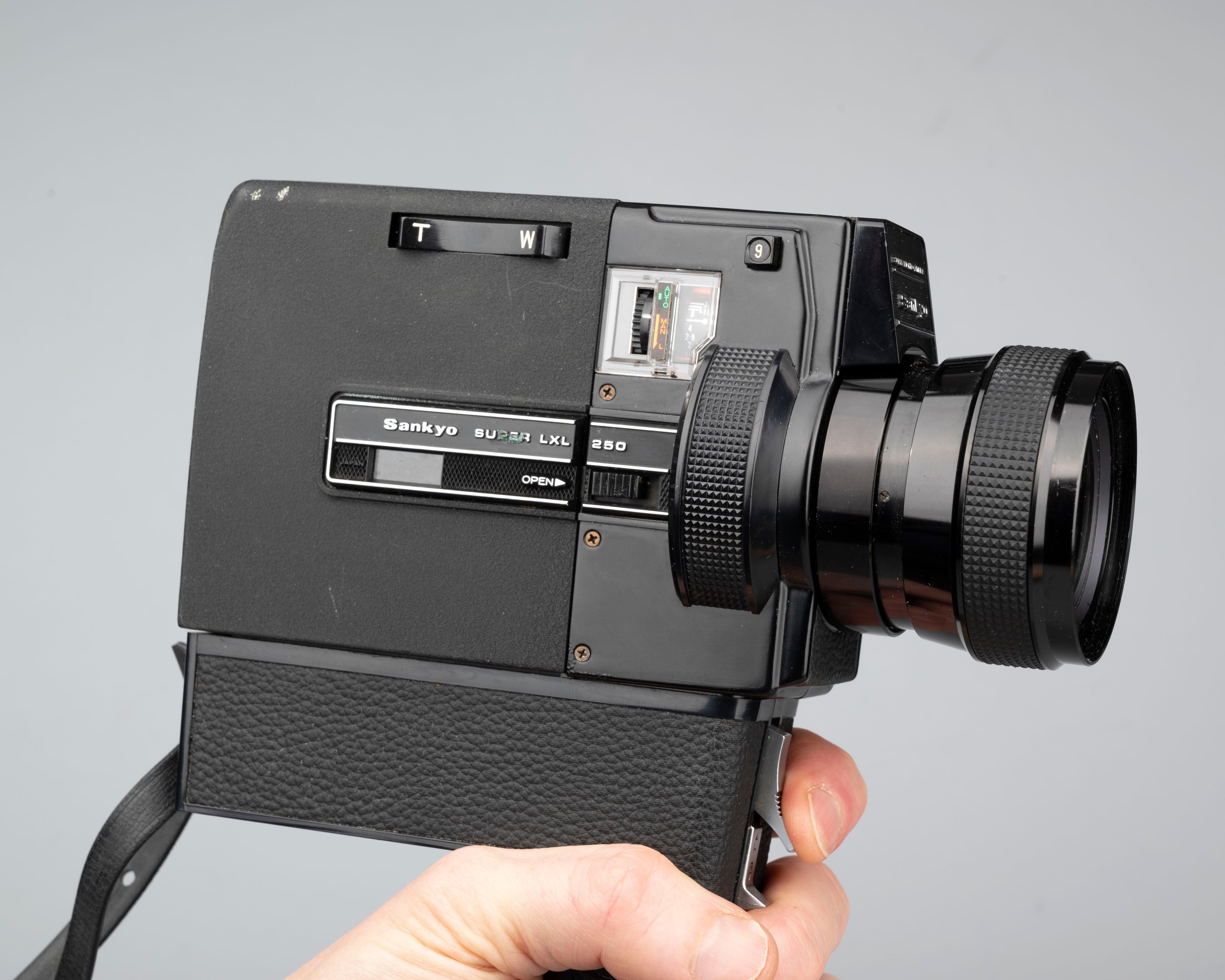 Sankyo Super LXL 250 Super 8 camera (serial 223500) – New Wave Pool