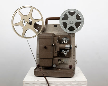 Projecteur de film Bell and Howell 253 RV Regular 8 (série F73714)