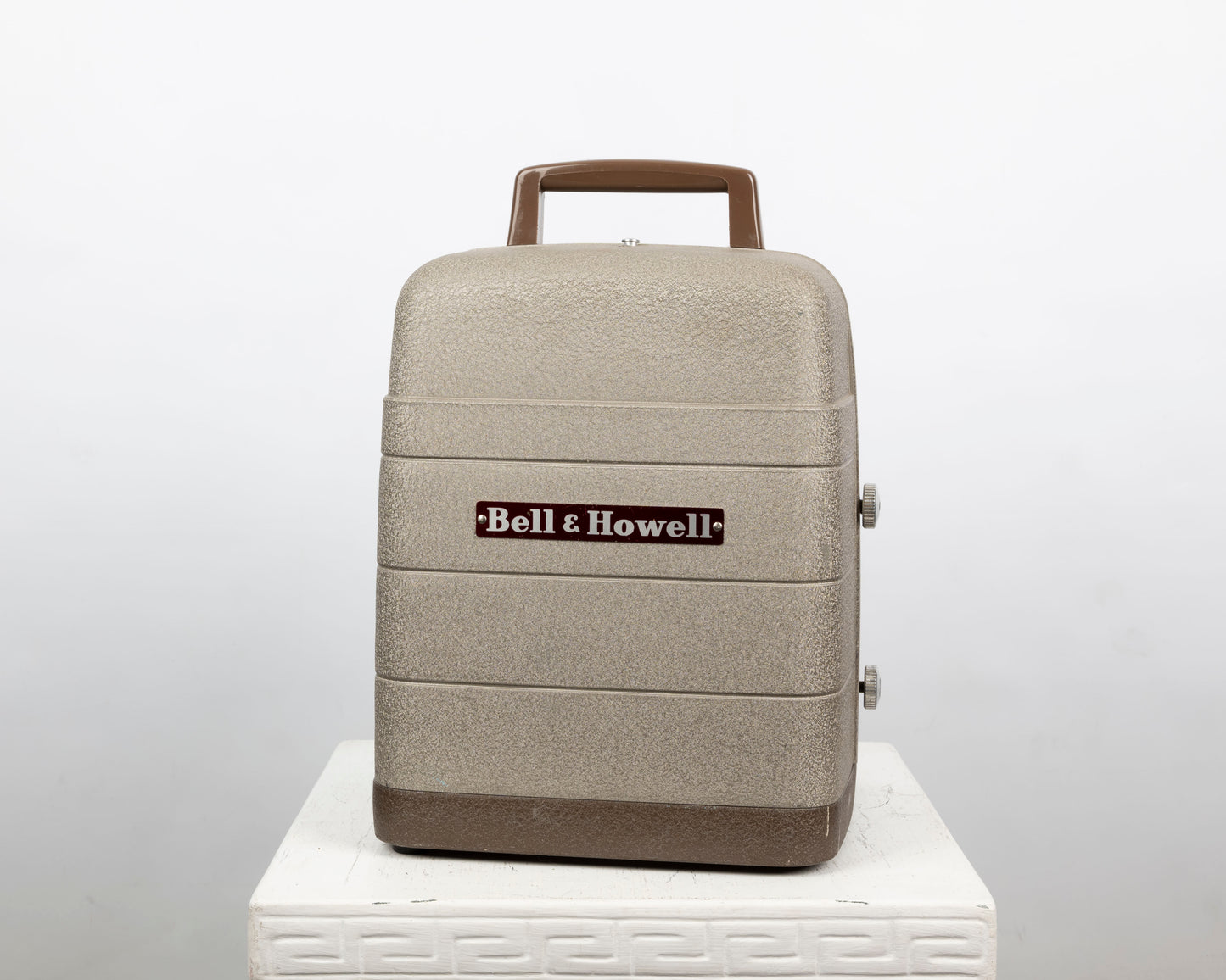 Projecteur de film Bell and Howell 253 RV Regular 8 (série F73714)