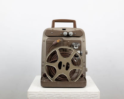 Projecteur de film Bell and Howell 253 RV Regular 8 (série F73714)