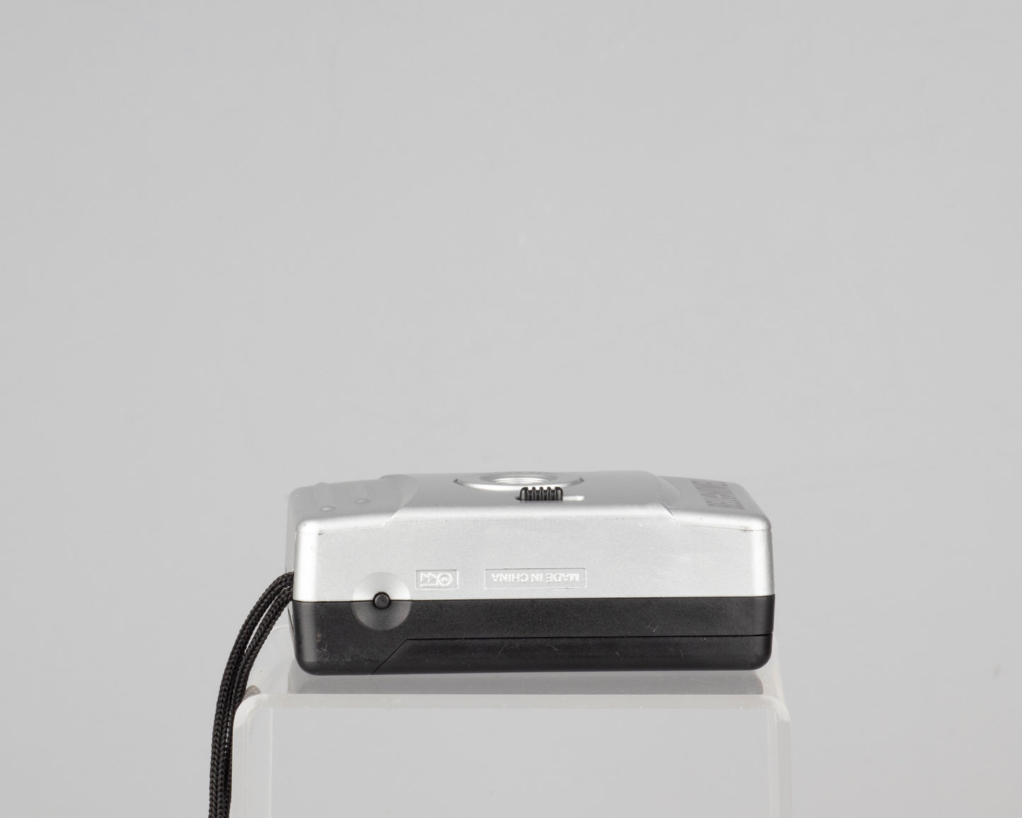 Bell and Howell 28mm Focus Free compact 35mm camera