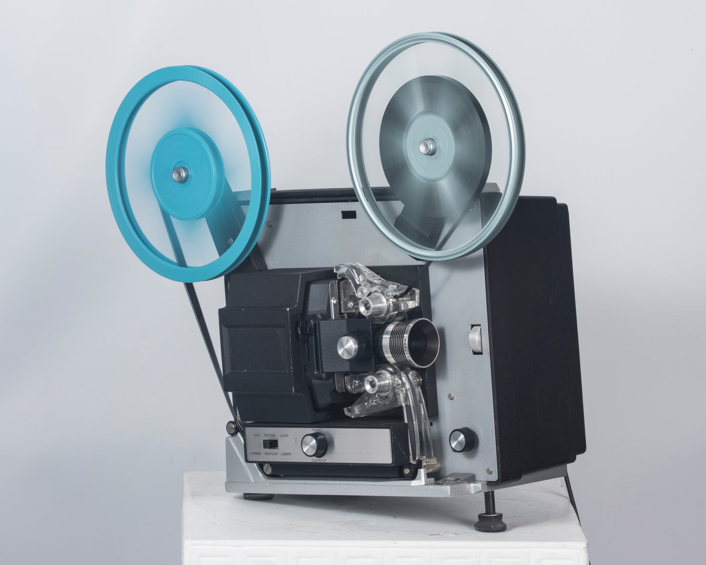 Projecteur de cinéma Bell et Howell 461 Super 8