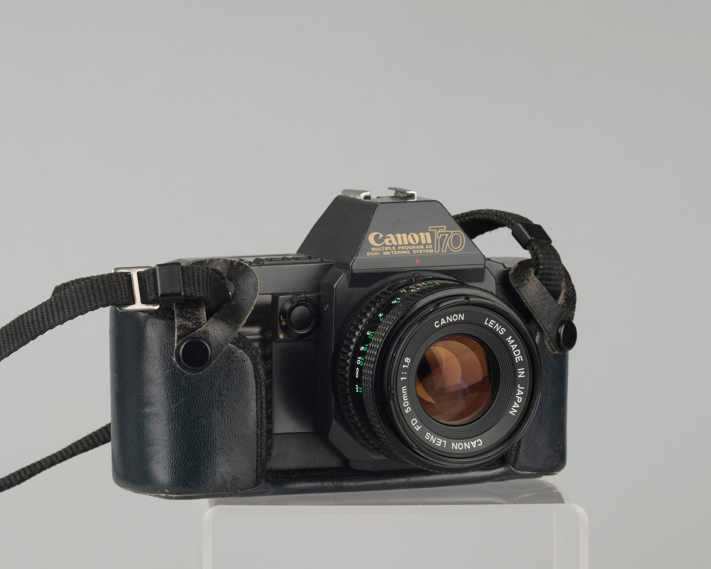 Canon T70 35 mm SLR avec objectif 50 mm f1.8 et étui toujours prêt