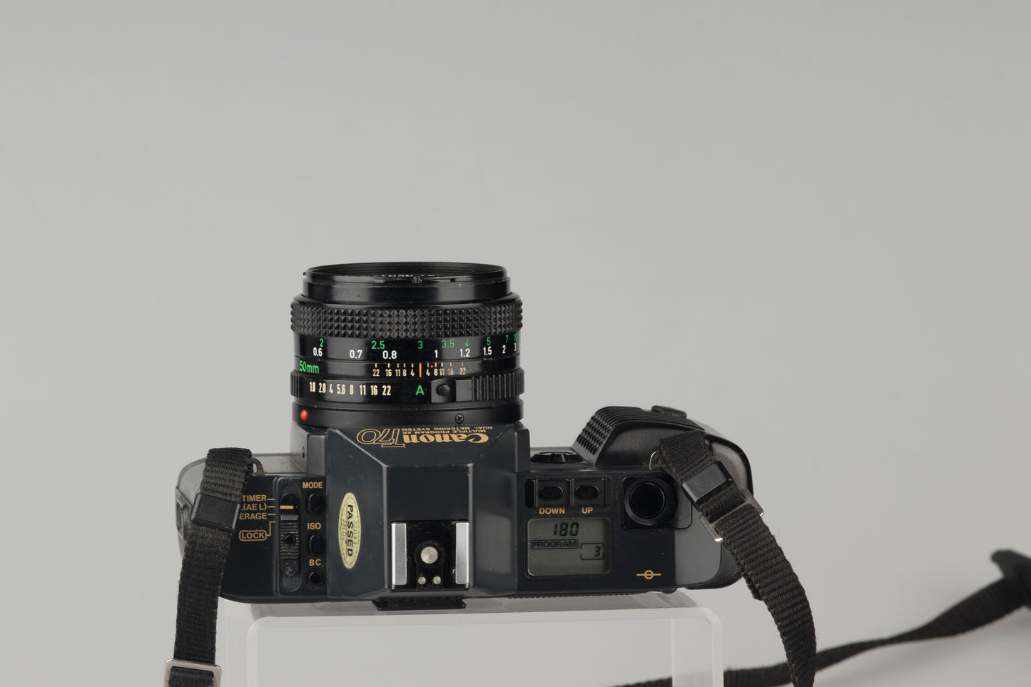 Canon T70 35 mm SLR avec objectif 50 mm f1.8 et étui toujours prêt