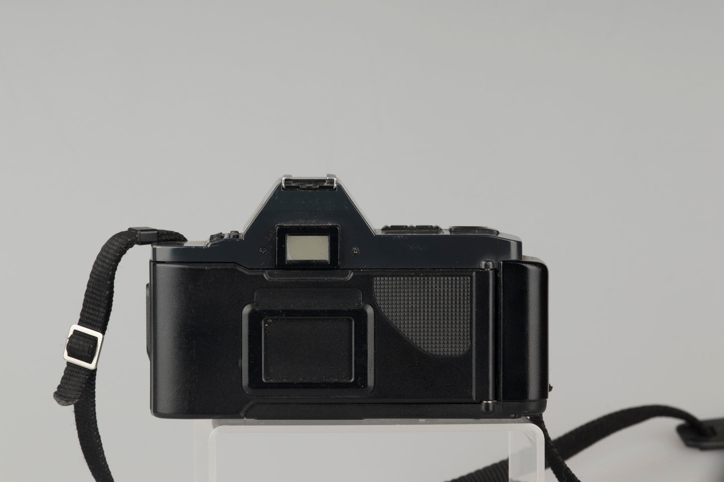 Canon T70 35 mm SLR avec objectif 50 mm f1.8 et étui toujours prêt