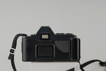 Canon T70 35 mm SLR avec objectif 50 mm f1.8 et étui toujours prêt