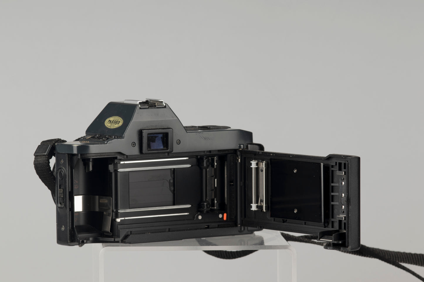 Canon T70 35 mm SLR avec objectif 50 mm f1.8 et étui toujours prêt