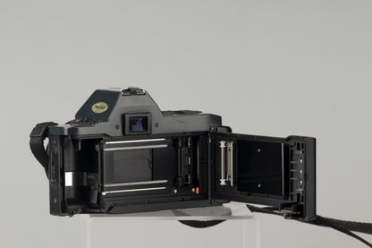 Canon T70 35 mm SLR avec objectif 50 mm f1.8 et étui toujours prêt