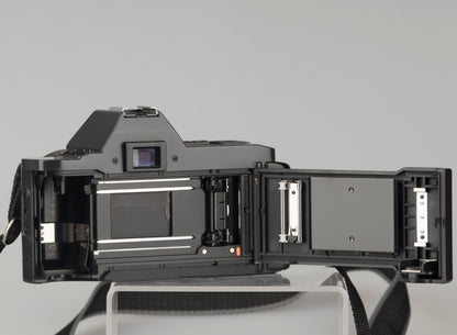 Canon T70 35 mm SLR avec objectif grand angle 35 mm f2.8