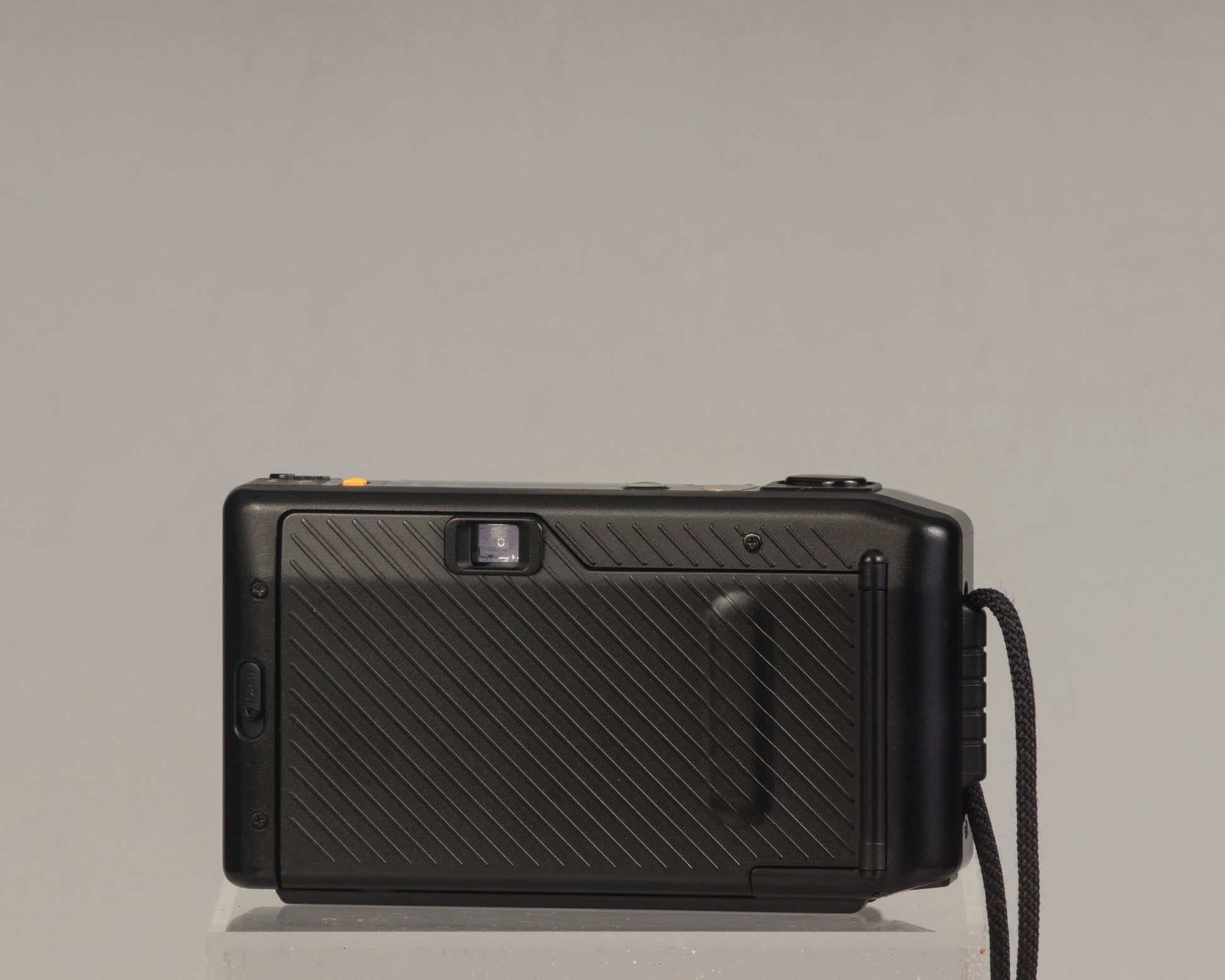 The Canon Sprint is an auto focus 35mm film point-and-shoot camera featuring a fixed 35mm f3.5 lens