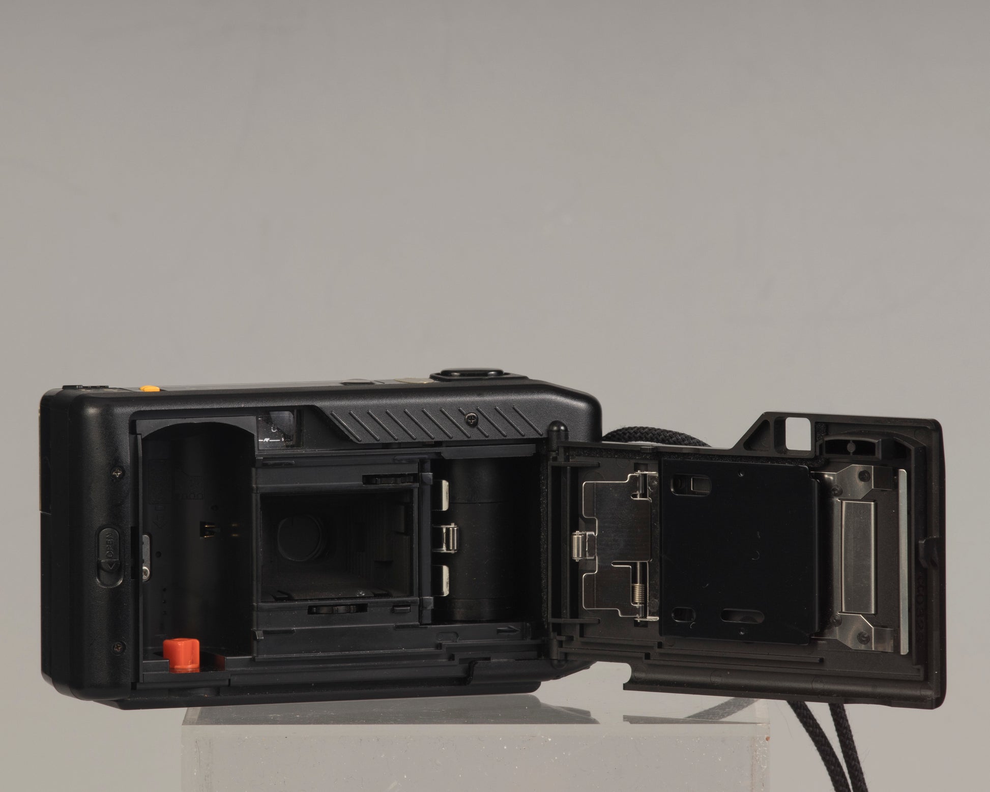 The Canon Sprint is an auto focus 35mm film point-and-shoot camera featuring a fixed 35mm f3.5 lens