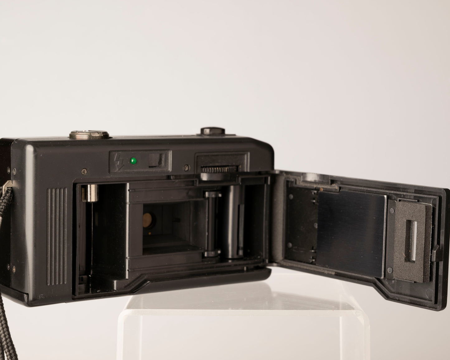 Concord 818 Focus Free 35mm camera w/ manual