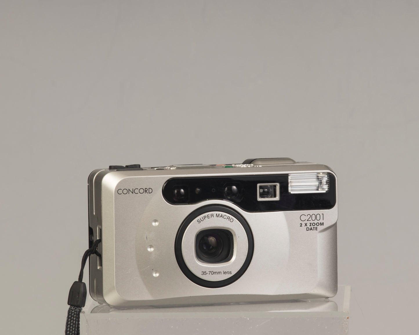 The Concord C2001 (aka Polaroid C2001) is a 35mm film point-and-shoot feturing a 35-70mm zoom lens with macro focusing
