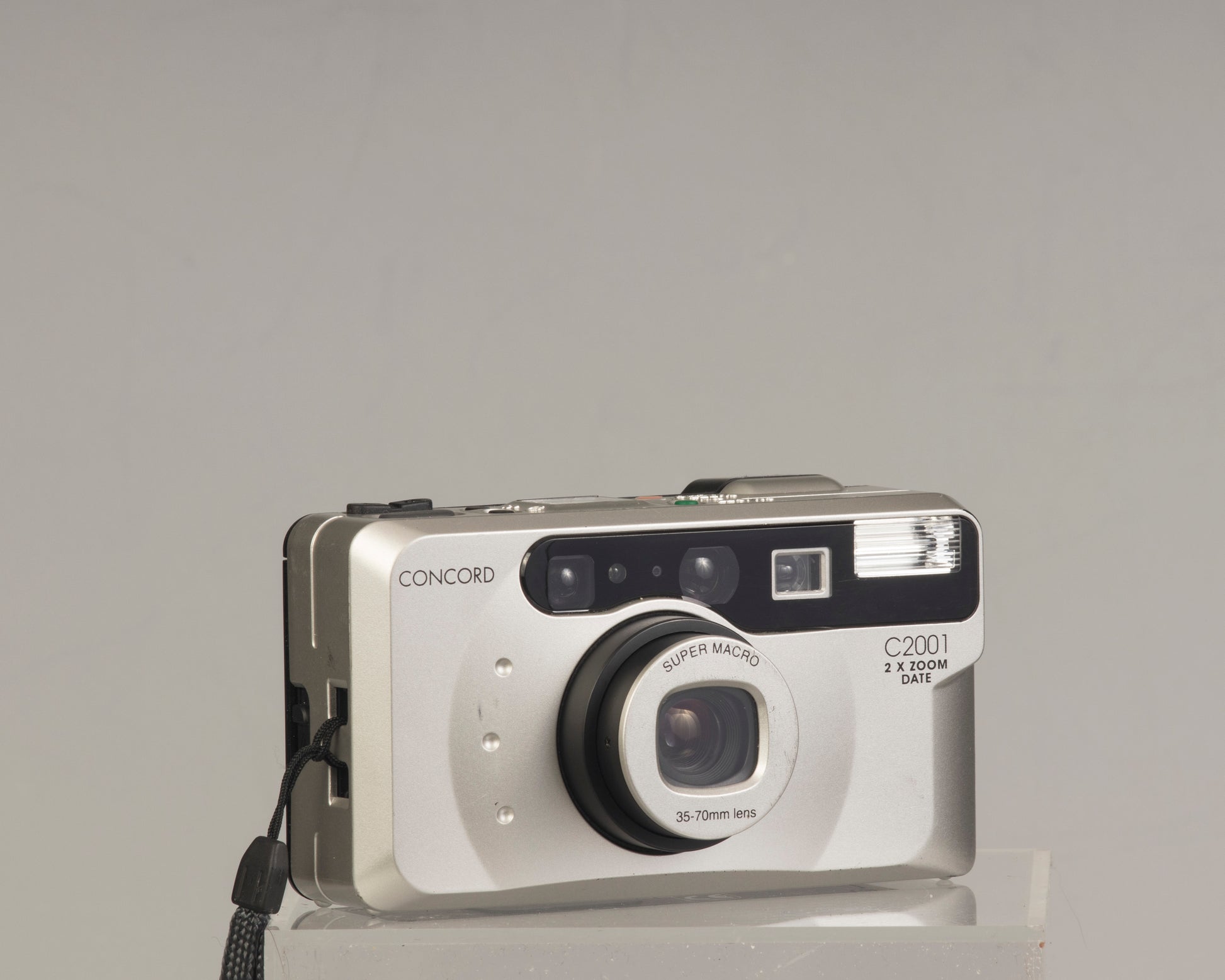 The Concord C2001 (aka Polaroid C2001) is a 35mm film point-and-shoot feturing a 35-70mm zoom lens with macro focusing