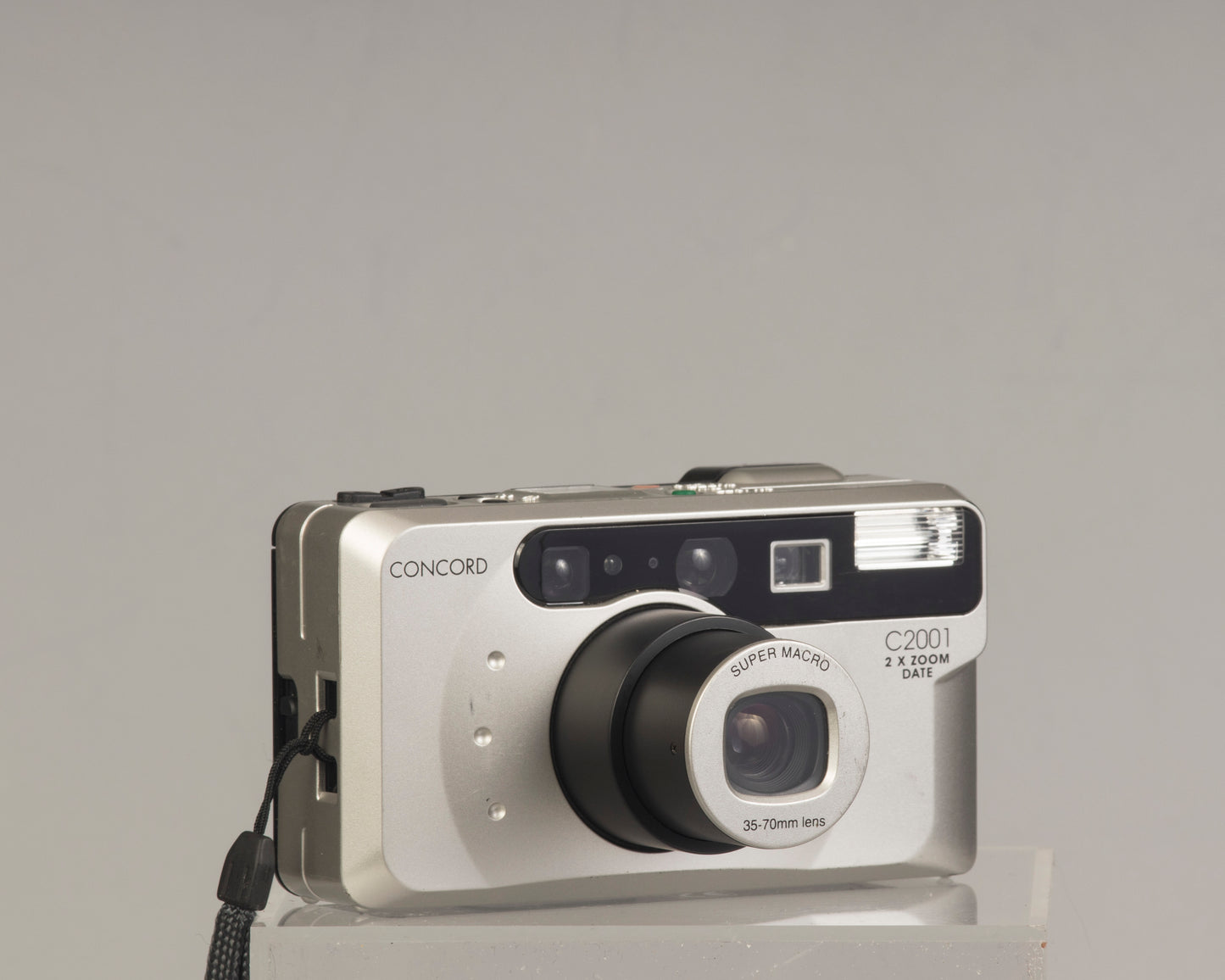 The Concord C2001 (aka Polaroid C2001) is a 35mm film point-and-shoot feturing a 35-70mm zoom lens with macro focusing