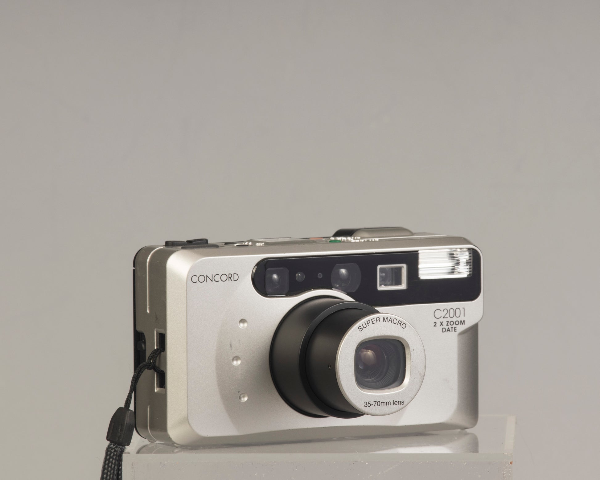 The Concord C2001 (aka Polaroid C2001) is a 35mm film point-and-shoot feturing a 35-70mm zoom lens with macro focusing