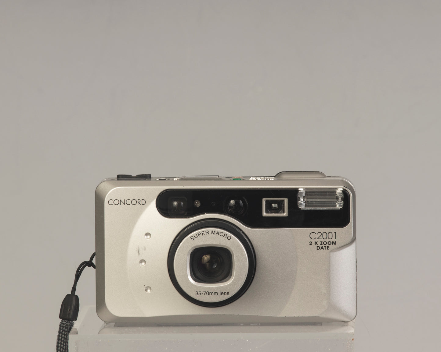 The Concord C2001 (aka Polaroid C2001) is a 35mm film point-and-shoot feturing a 35-70mm zoom lens with macro focusing