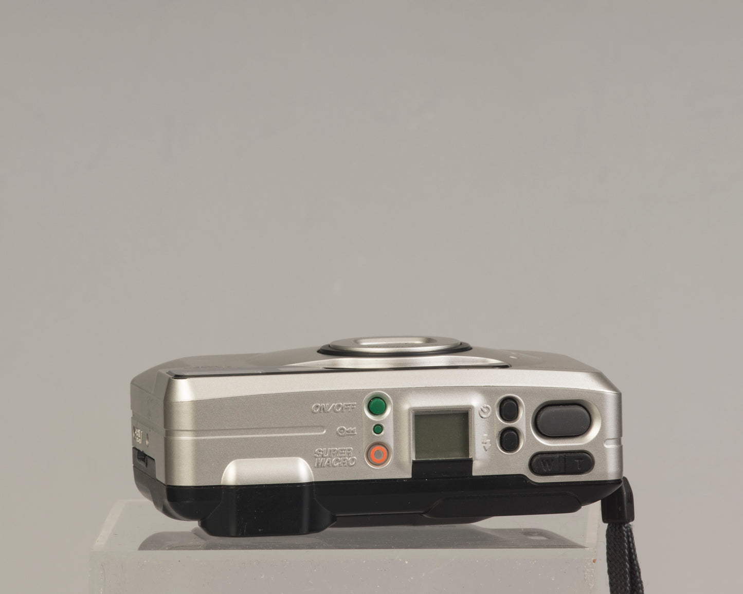 The Concord C2001 (aka Polaroid C2001) is a 35mm film point-and-shoot feturing a 35-70mm zoom lens with macro focusing