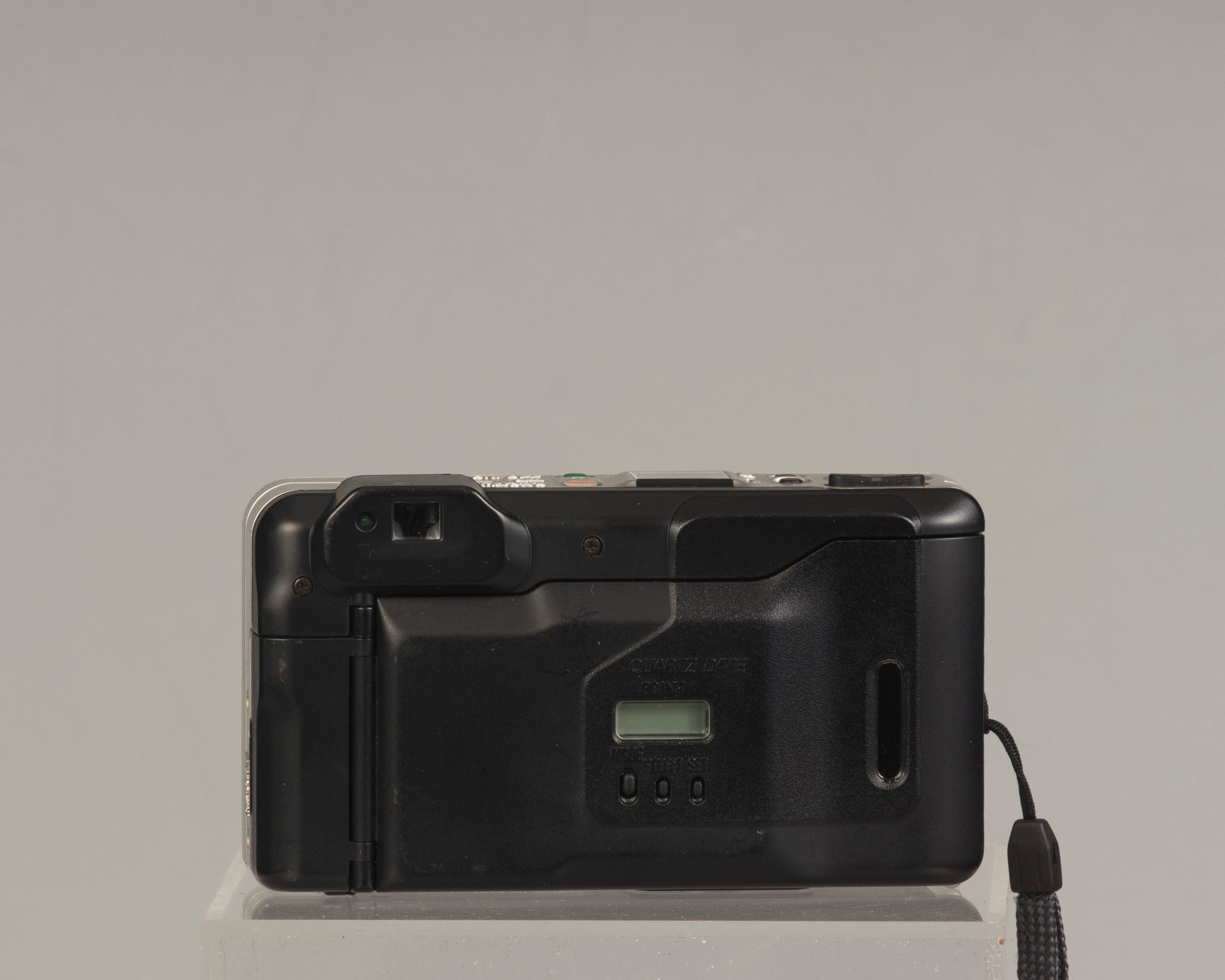 The Concord C2001 (aka Polaroid C2001) is a 35mm film point-and-shoot feturing a 35-70mm zoom lens with macro focusing
